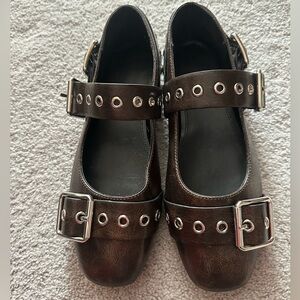 H&M Women's Brown Buckle Flats